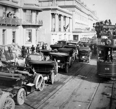 Motor-Rally-Marina-June-1907-in-the-background-is-Crown-House-and-The-Colonade